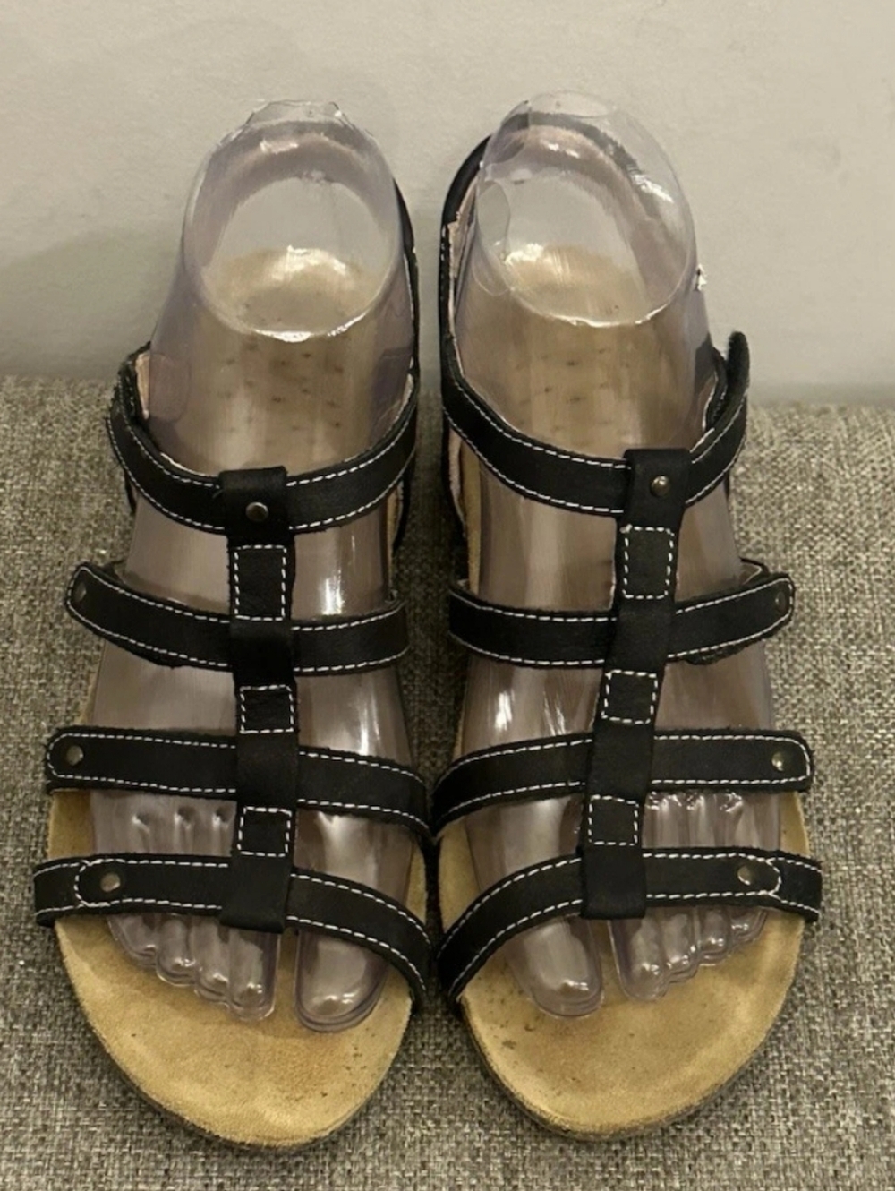 Taos Women’s black Leather Gladiator Low Heel Sandals Size 7